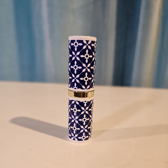 Estee Lauder Lipstick - Picture 2 of 4